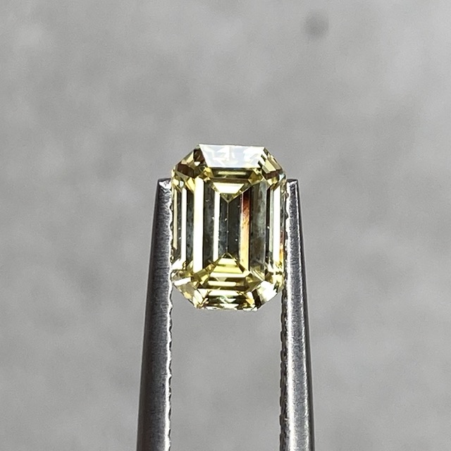 1.02 Ct Fancy Yellow/VS2 Emerald Diamond