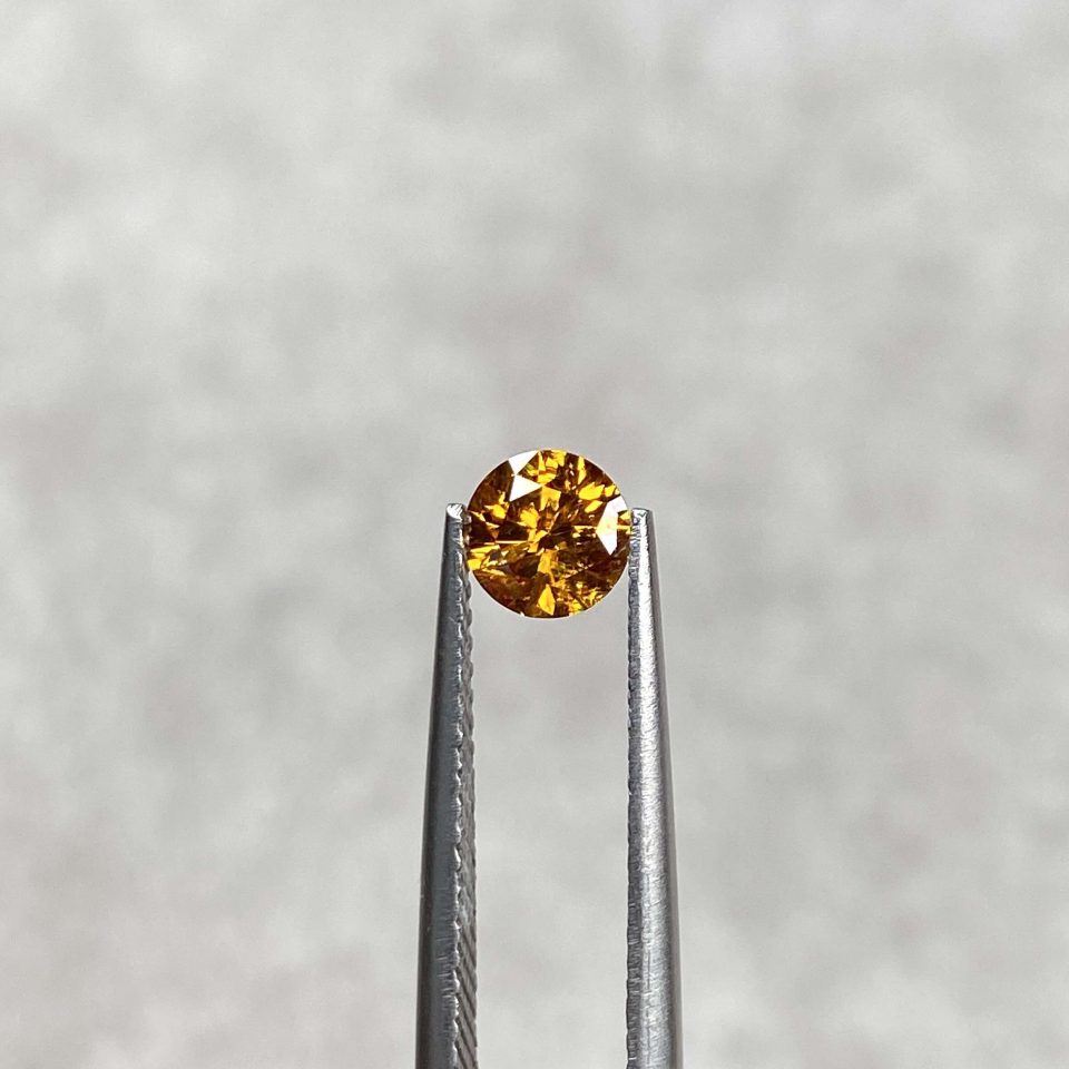 0.49 Ct Vivid Fancy Orange/I2 Round Diamond