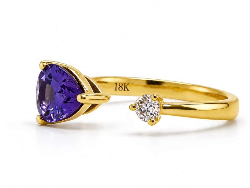 18K Yellow Gold Tanzanite and Diamond Ring 3