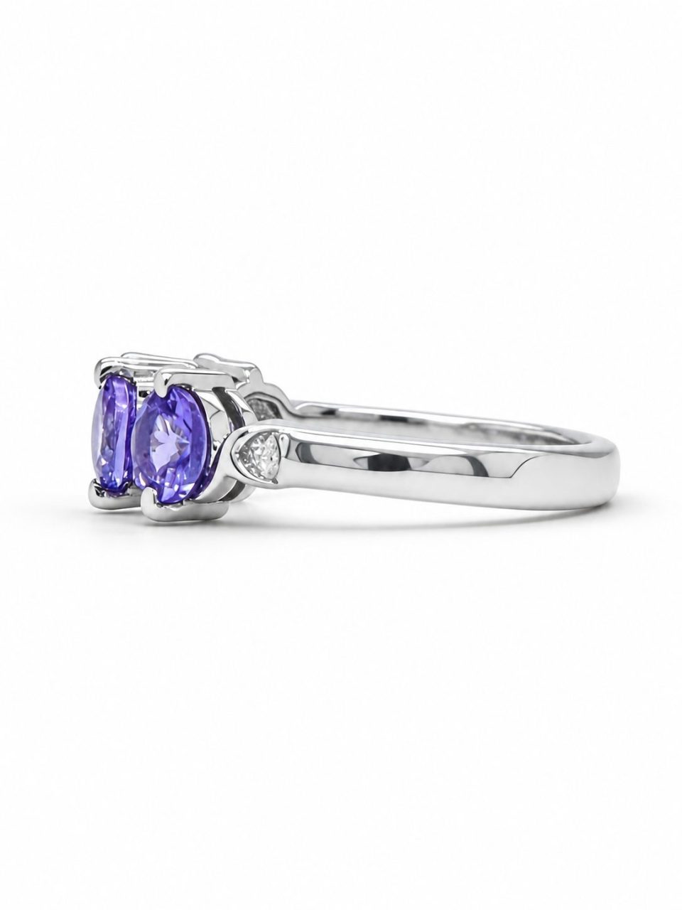 4-Stone Round Tanzanite Eternity Ring in 925 Silver 1