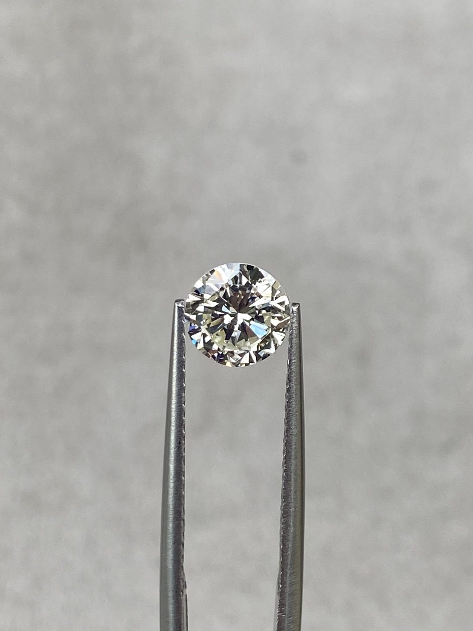 1.05 Ct Round Brilliant Cut L/VVS2 Natural Diamond (DIA Certified)
