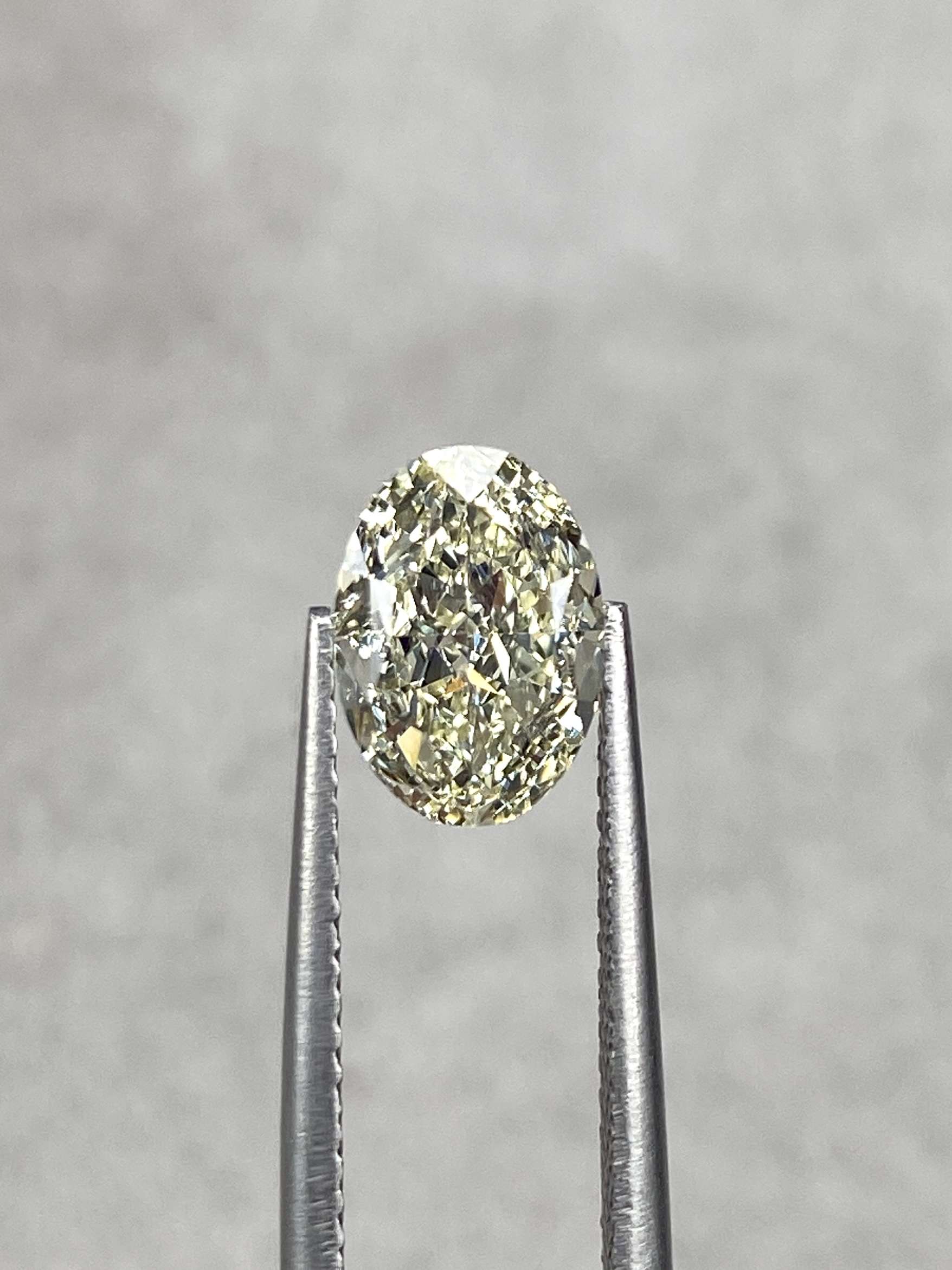 2.00 Ct Oval Cut S to T/VS2 Natural Diamond (GIA Certified